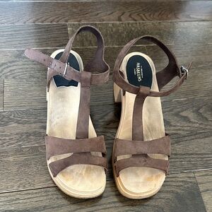 Swedis Husbands Brown Suede T-Strap Platform Sandals